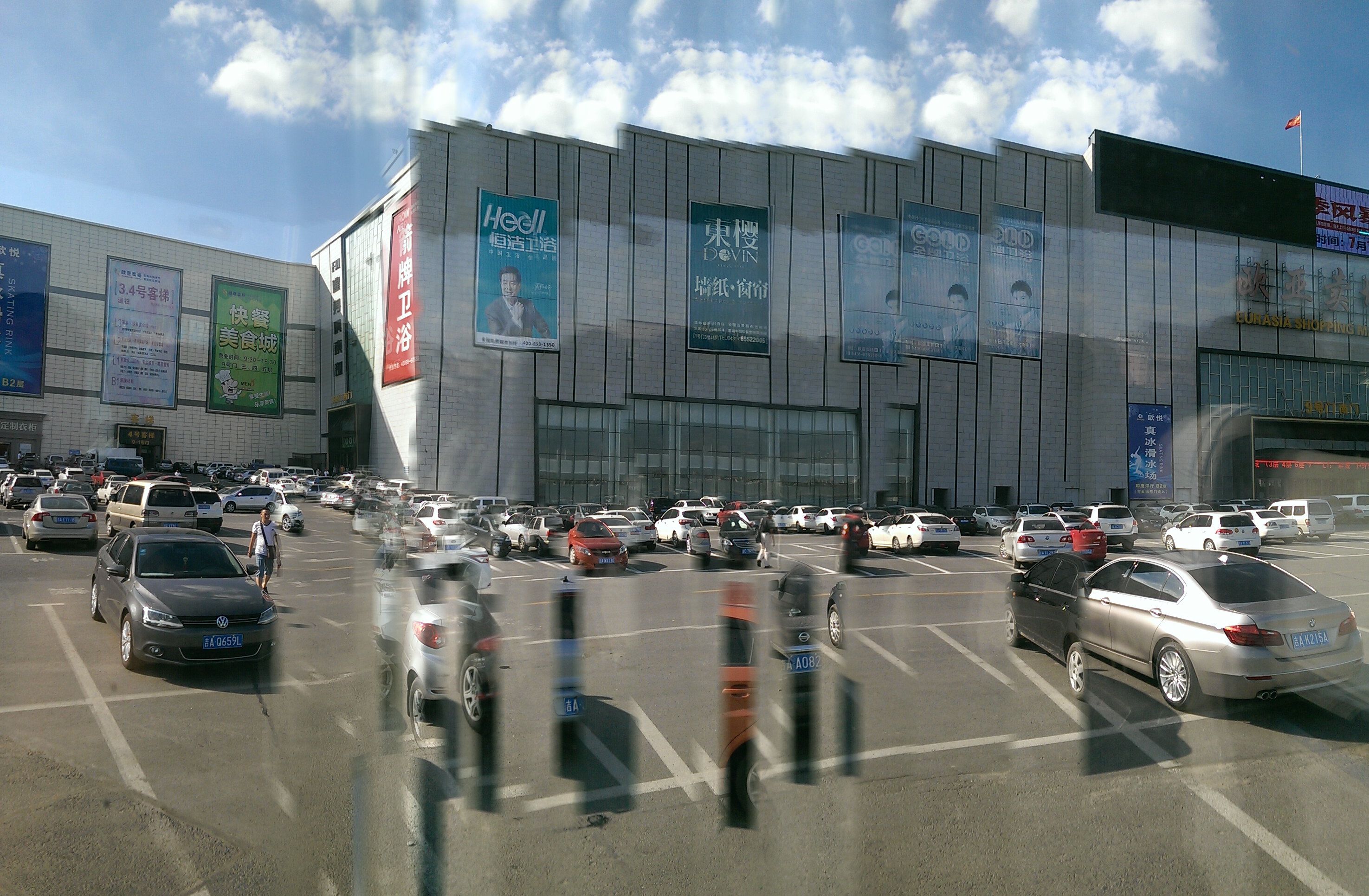 [trippy panorama of a shopping mall]